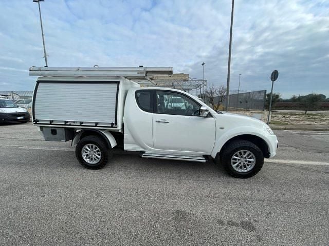 Usata Mitsubishi L200 Invite 136 CV (100 kW) 2015 Bianco Pick-up