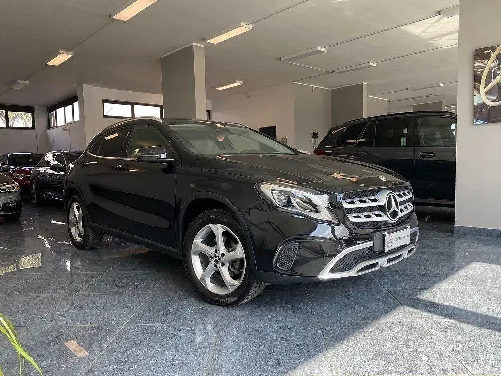 Usata Mercedes GLA200 136 CV (100 kW) 2019 Nero SUV