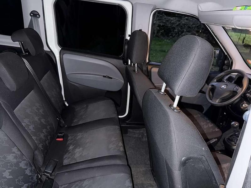 Usata Opel Combo 120 CV (88 kW) 2012 Monovolume