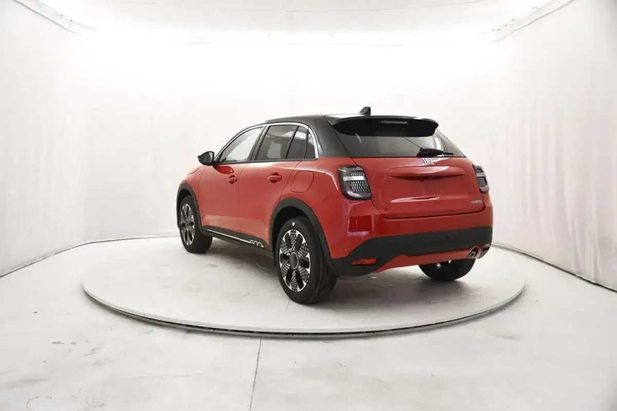 Nuova Fiat 600 La Prima 110 CV (80 kW) 2025 Rosso / tetto nero SUV