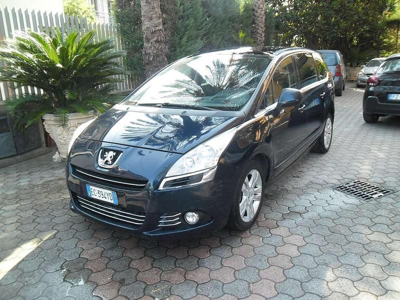 Usata Peugeot 5008 109 CV (80 kW) 2010 Blu/azzurro Monovolume