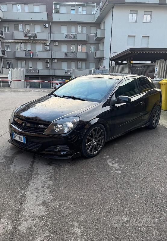 Usata Opel Astra 125 CV (91 kW) 2008 Nero