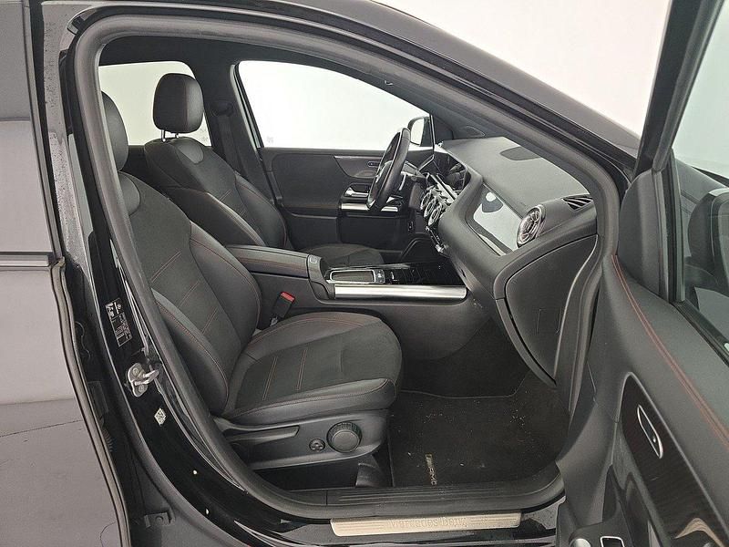 Käytetty Mercedes B200 Advanced Plus 150 HP (110 kW) 2023 Musta Tila-auto