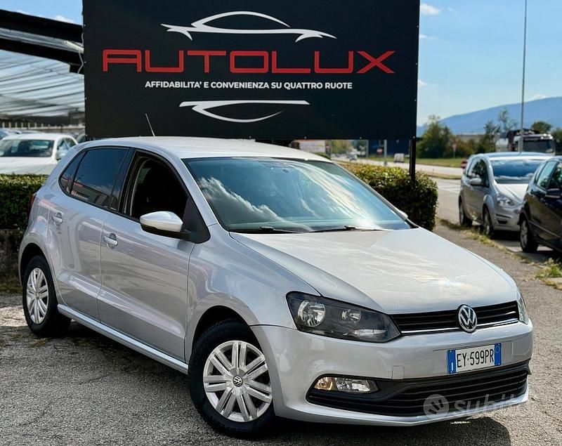 Grigio Usata 2015 VW Polo Tre volumi | 6990 € (Buon prezzo) - Immagine 1/4