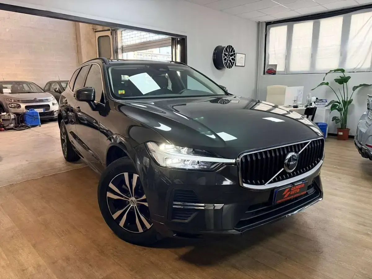 Usata Volvo XC60 Momentum 197 CV (144 kW) 2022 Marrone SUV