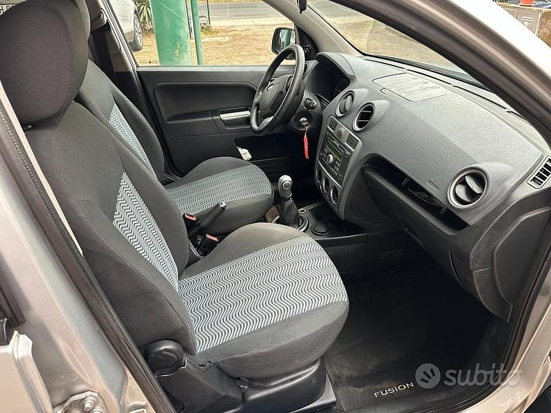 Usata Ford Fusion 80 CV (58 kW) 2010 Grigio Berlina