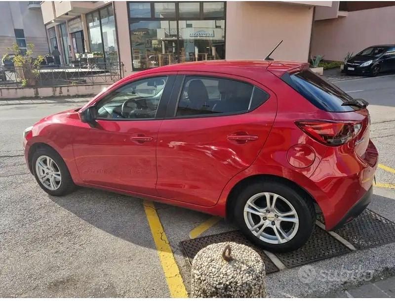 Usata Mazda 2 Exceed 105 CV (77 kW) 2015 Rosso Berlina