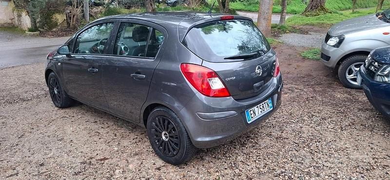 Usata Opel Corsa Edition 75 CV (55 kW) 2013 Grigio Berlina
