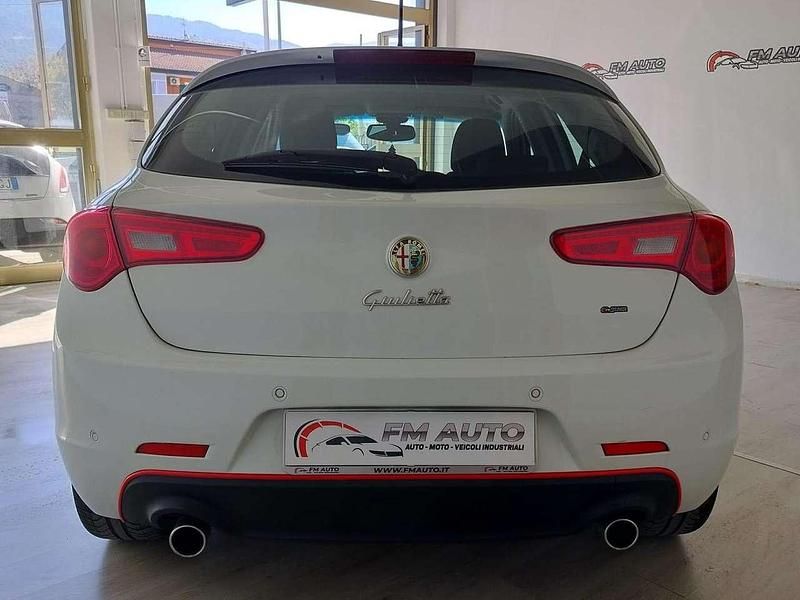 Usata Alfa Romeo Giulietta Distinctive 140 CV (102 kW) 2011 Bianco Utilitaria