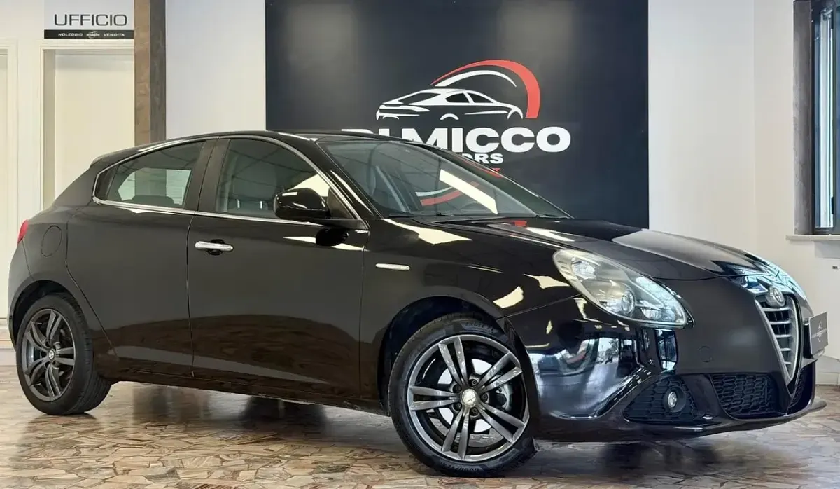 Usata Alfa Romeo Giulietta Exclusive 105 CV (77 kW) 2014 Nero Utilitaria