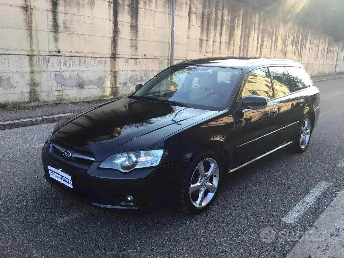 Usata Subaru Legacy 165 CV (121 kW) 2006 Nero Station wagon