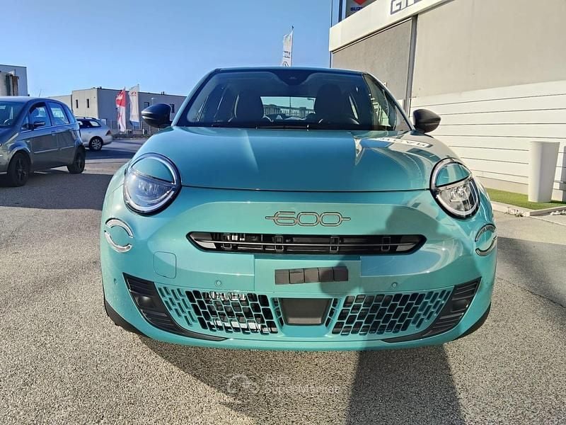 Nuova Fiat 600 Pop 101 CV (74 kW) 2025 Arancione SUV