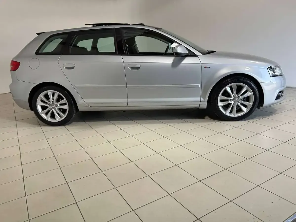 Usata Audi A3 Ambition 105 CV (77 kW) 2012 Antracite Utilitaria