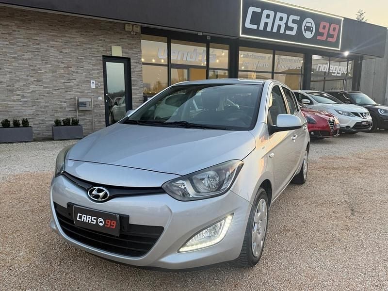 Usata Hyundai i20 Edition 85 CV (62 kW) 2014 Argento Utilitaria