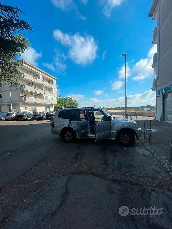 Usata Mitsubishi Pajero 160 CV (117 kW) 2005 Grigio SUV
