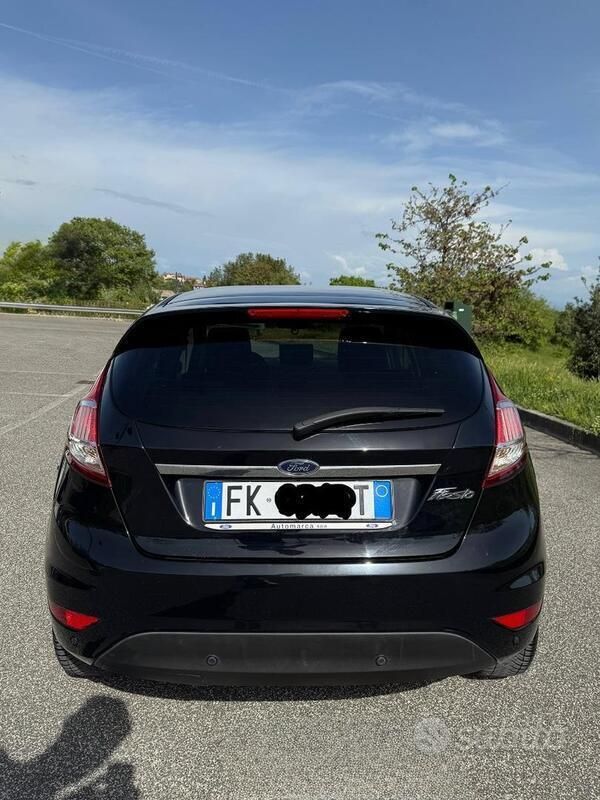 Usata Ford Fiesta 75 CV (55 kW) 2017 Nero Utilitaria