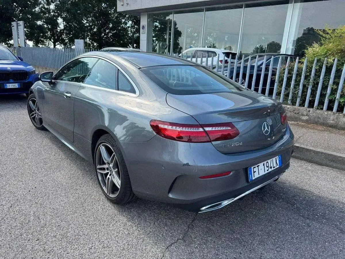 Usata Mercedes E220 Premium Plus 194 CV (142 kW) 2018 Grigio Coupé