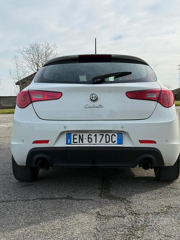 Usata Alfa Romeo Giulietta Distinctive 140 CV (102 kW) 2012 Bianco Berlina