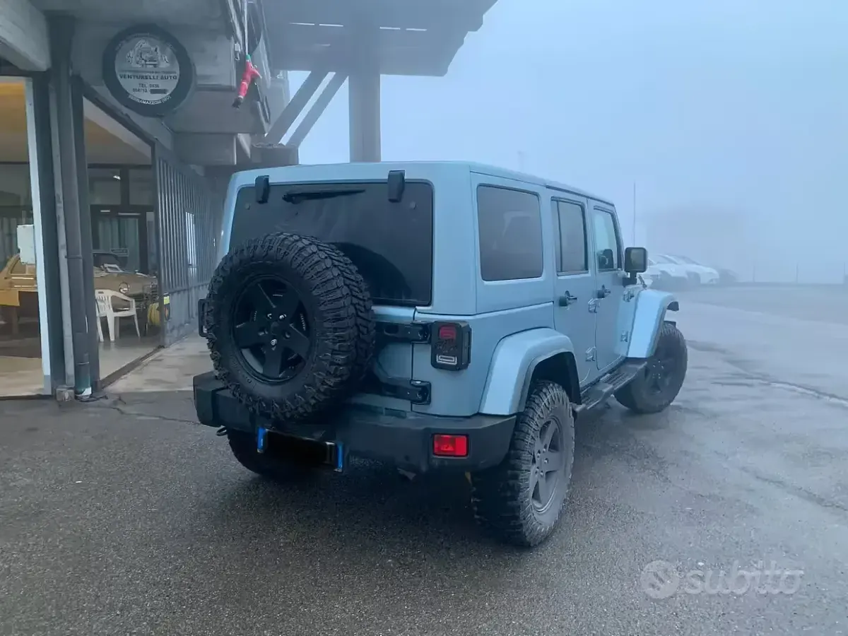Używany Jeep Wrangler Unlimited 200 KM (147 kW) 2012 Niebieski SUV