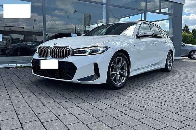 Bianco Usata 2023 BMW 318 Comfort Edition Station wagon | 38.900 € (Buon prezzo) - Immagine 1/4
