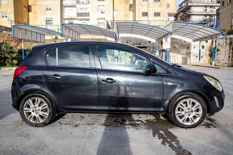 Usata Opel Corsa Edition 95 CV (69 kW) 2012 Nero Utilitaria