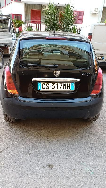 Usata Lancia Ypsilon 75 CV (55 kW) 2005 Nero Utilitaria