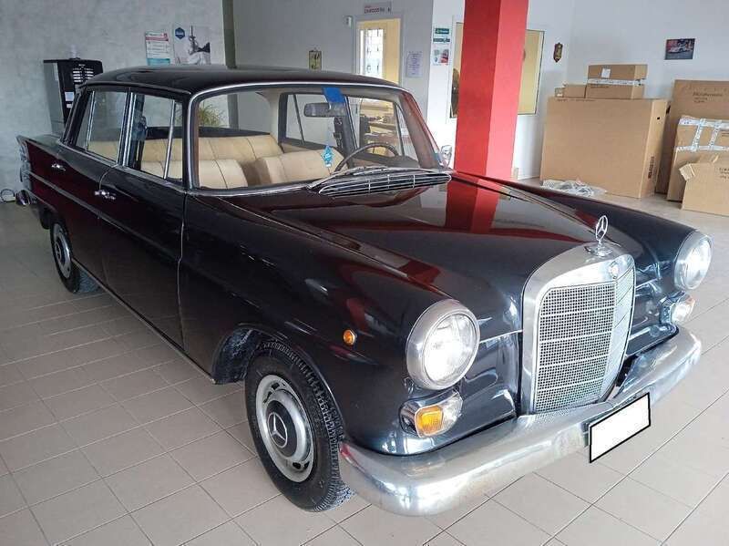 Usata Mercedes 200 105 CV (77 kW) 1966 Nero Berlina