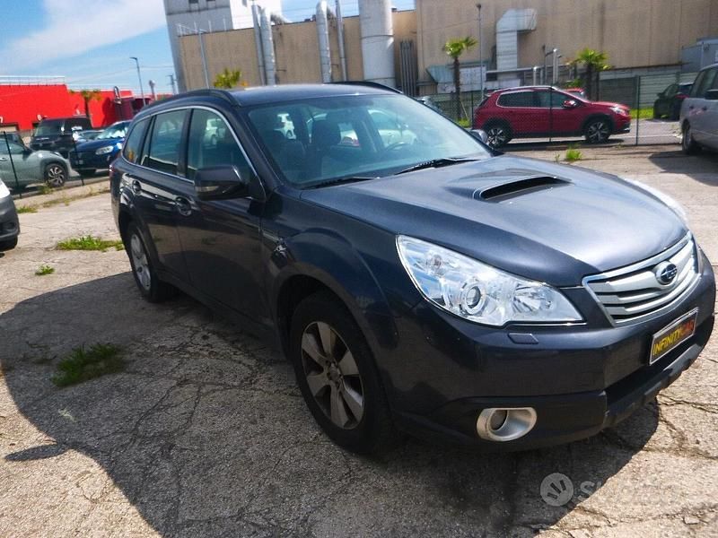 Usata Subaru Outback Trend 150 CV (110 kW) 2012 Nero Station wagon