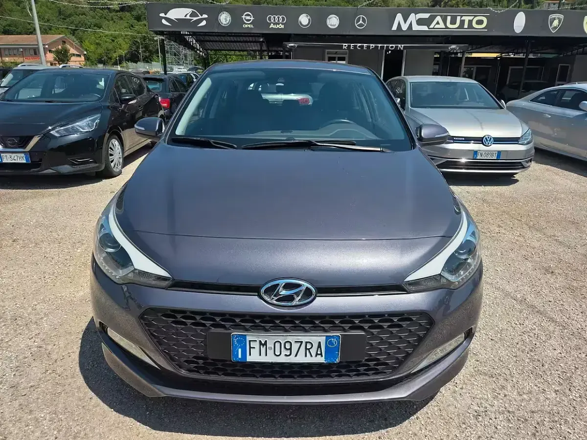 Usata Hyundai i20 Comfort 82 CV (60 kW) 2017 Blu Berlina