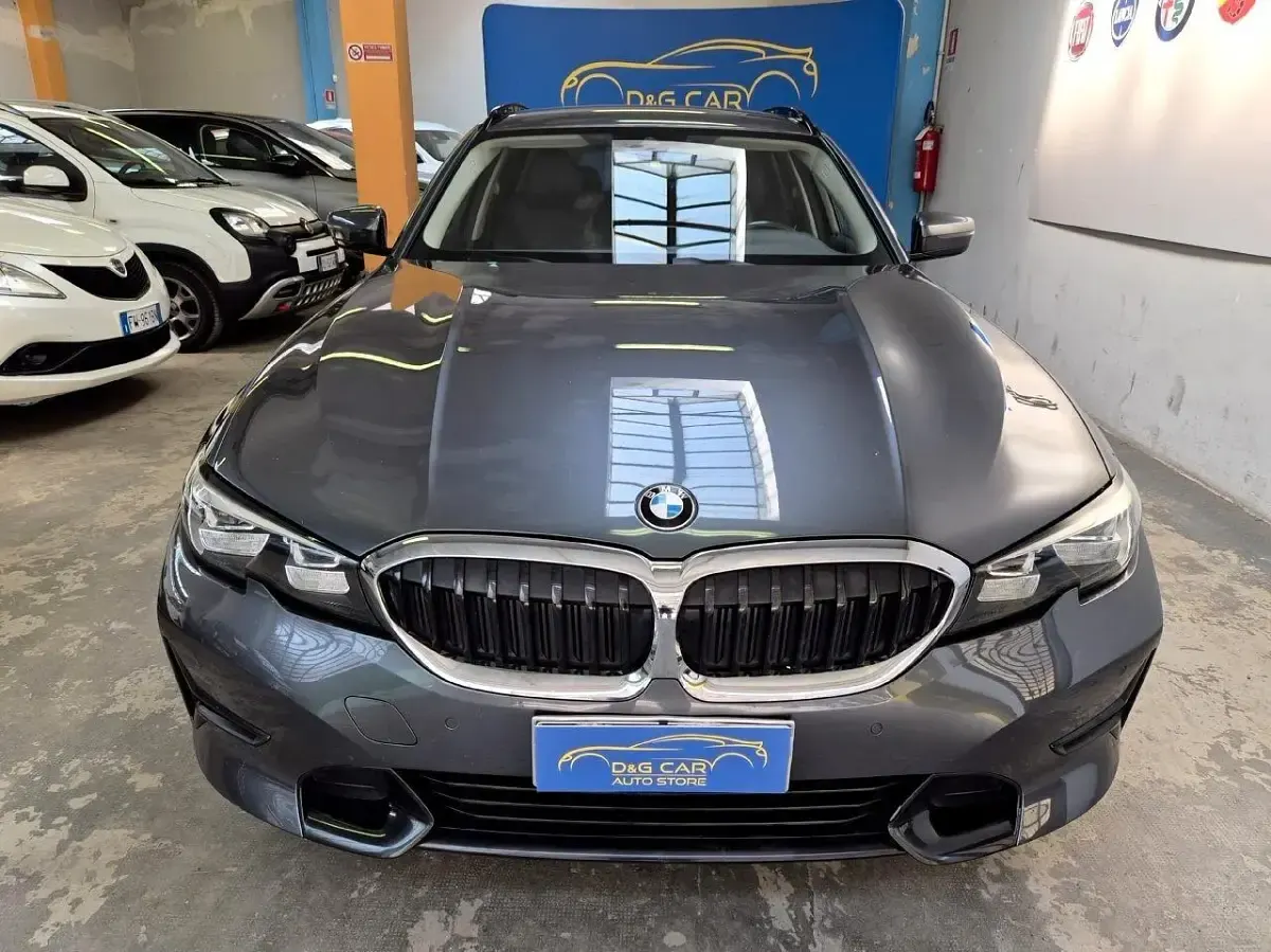 Usata BMW 318 Sport Line 150 CV (110 kW) 2021 Grigio Station wagon