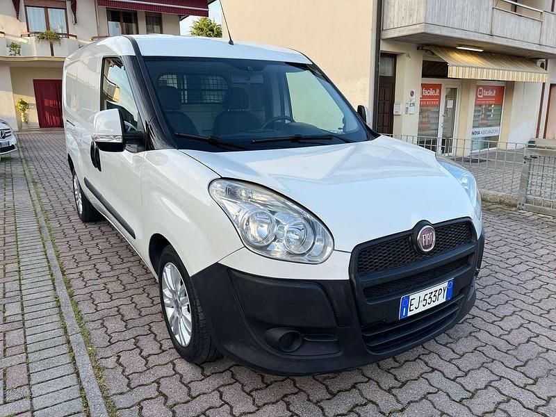 Usata Fiat Doblò 105 CV (77 kW) 2011 Bianco Monovolume