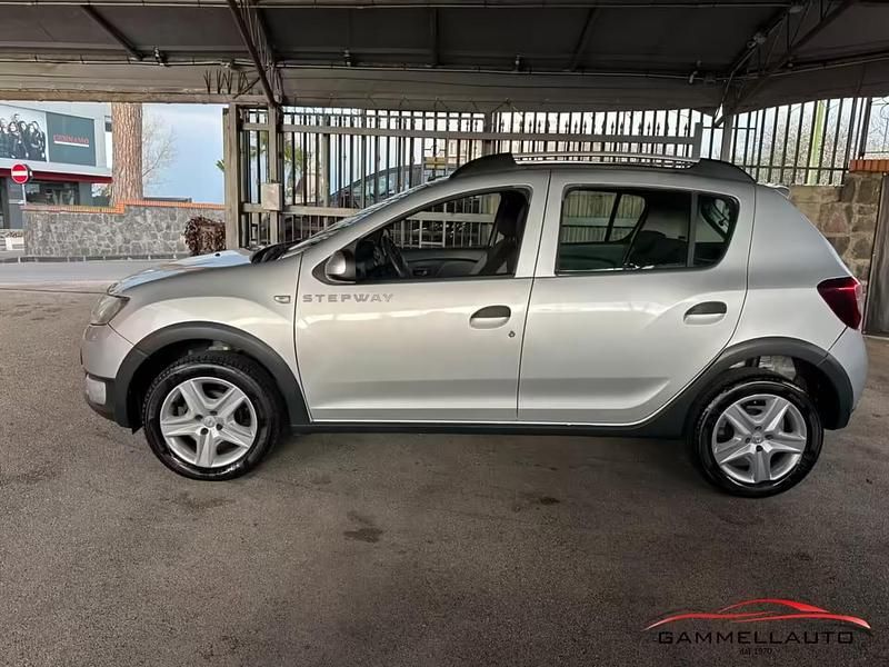 Usata Dacia Sandero Stepway 90 CV (66 kW) 2014 Argento Berlina