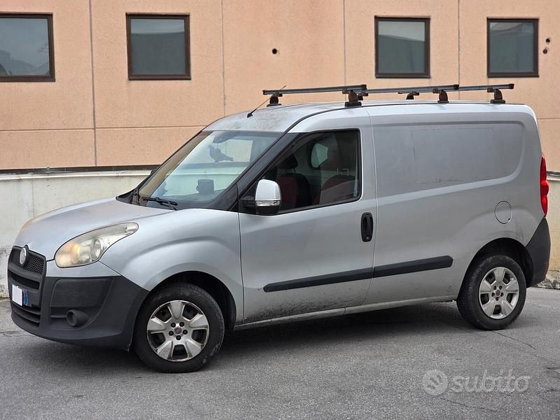 Usata Fiat Doblò 90 CV (66 kW) 2012 Grigio Monovolume