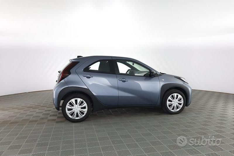 Usata Toyota Aygo X Active 72 CV (52 kW) 2025 Persian salt SUV