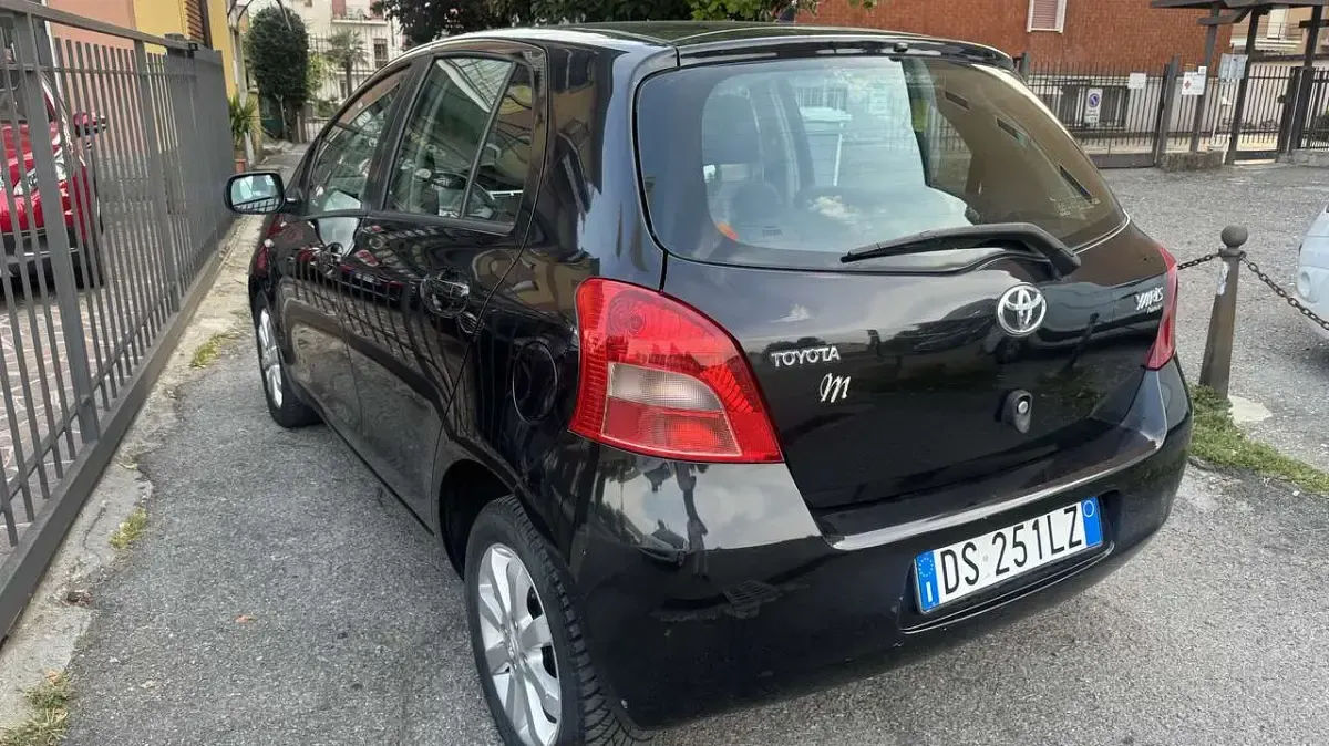 Usata Toyota Yaris 87 CV (63 kW) 2008 Nero Utilitaria