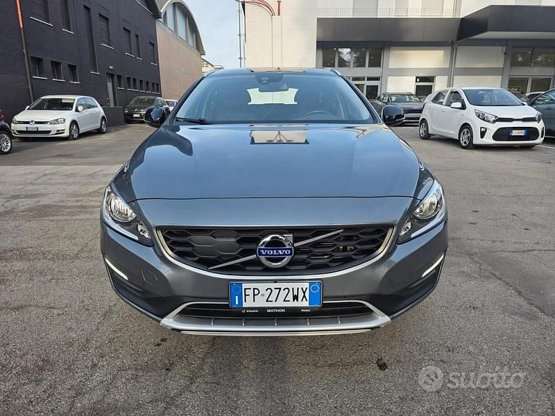 Usata Volvo V60 CC Pro 149 CV (109 kW) 2018 Grigio Station wagon