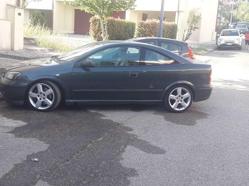 Usata Opel Astra 192 CV (141 kW) 2001 Verde Coupé