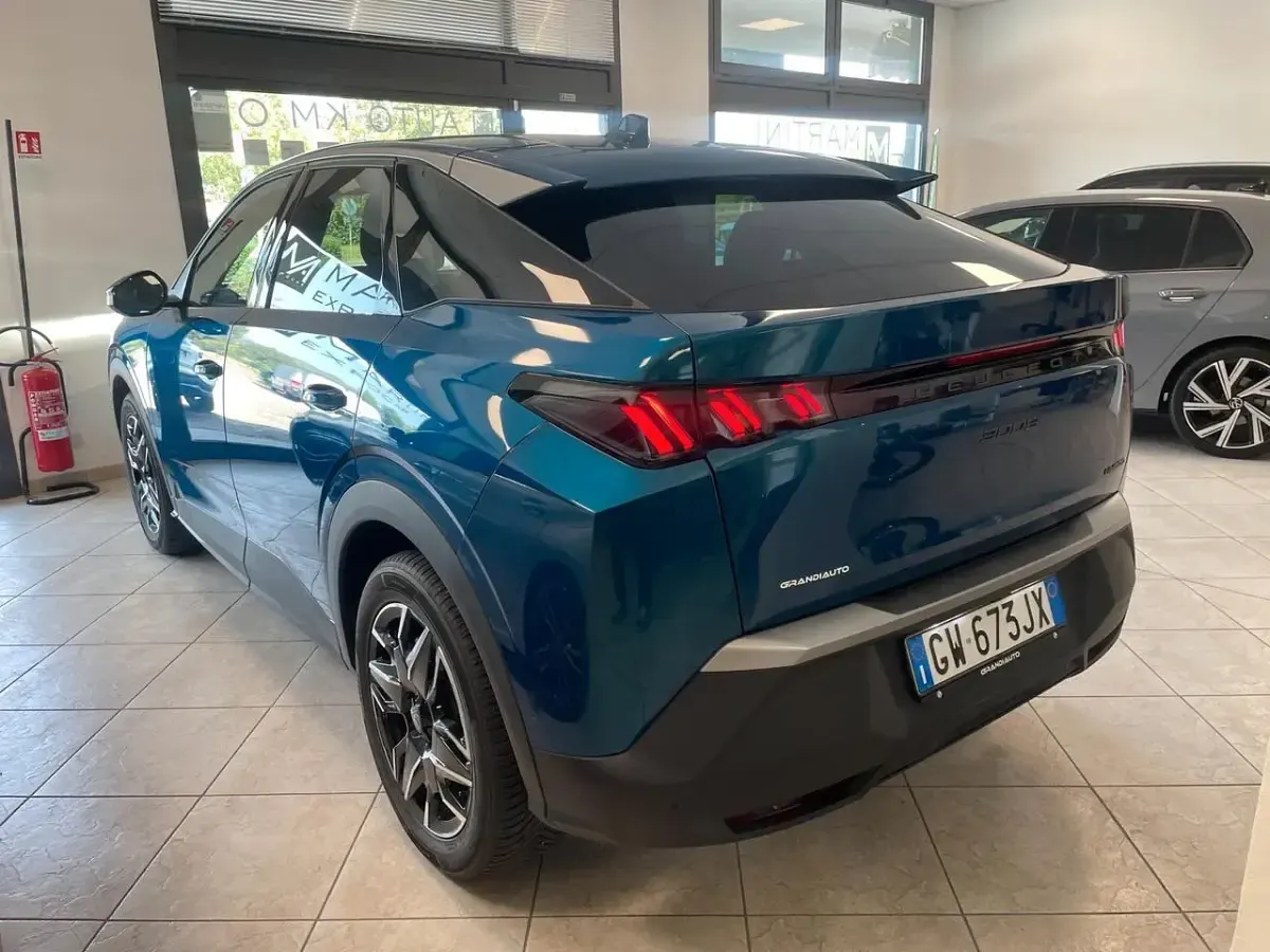 Usata Peugeot 3008 Allure 136 CV (100 kW) 2024 Blu SUV