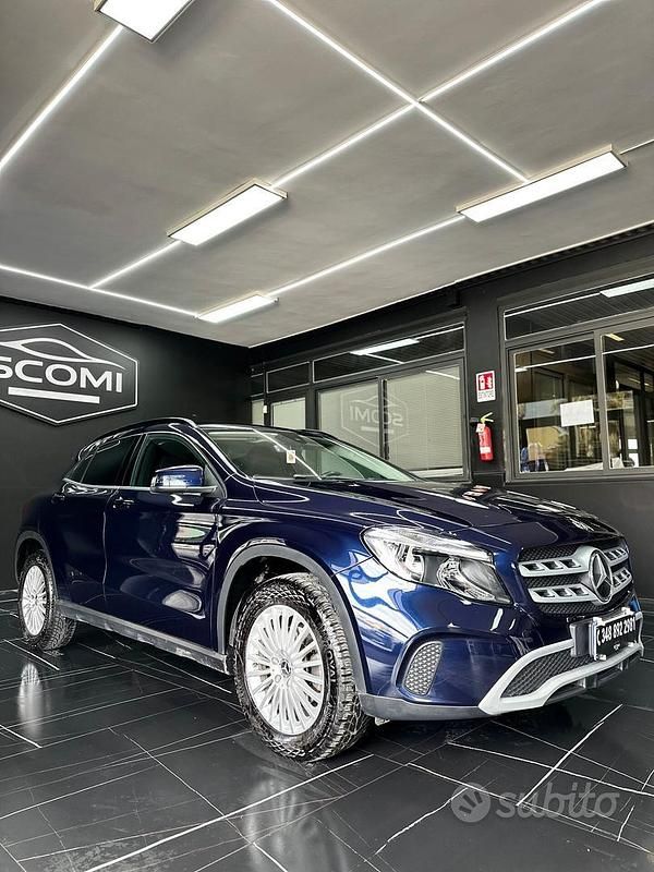 Usata Mercedes GLA200 Premium 136 CV (100 kW) 2017 Blu SUV