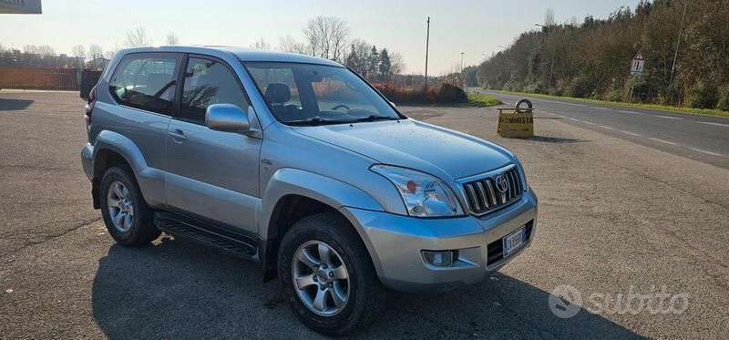 Usata Toyota Land Cruiser Executive 172 CV (126 kW) 2005 Argento SUV