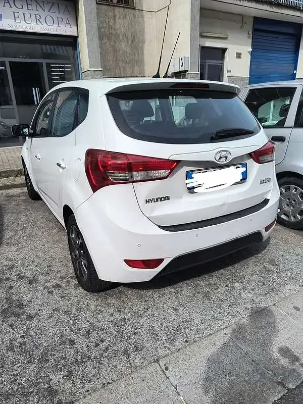 Usata Hyundai ix20 Comfort 90 CV (66 kW) 2015 Bianco Utilitaria