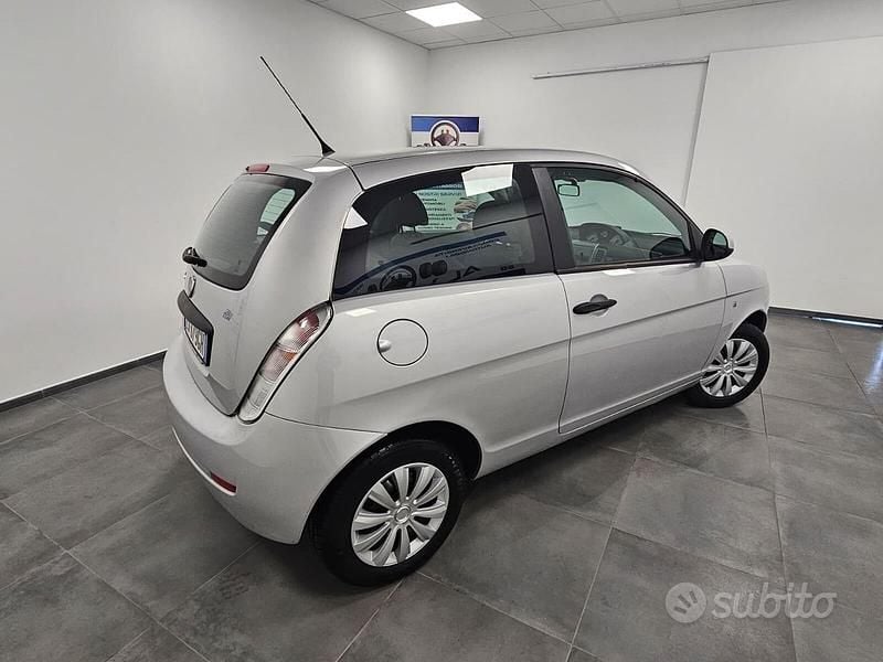 Usata Lancia Ypsilon 60 CV (44 kW) 2010 Grigio Utilitaria