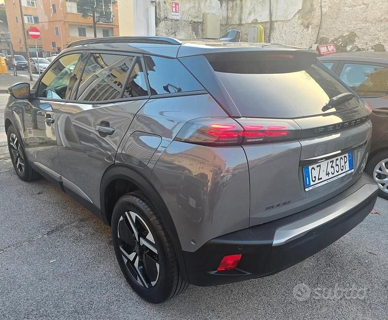 Usata Peugeot 2008 Allure 101 CV (74 kW) 2025 Grigio SUV