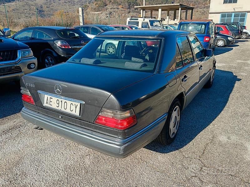 Begagnad Mercedes 200 136 HK (100 kW) 1995 Grå Sedan