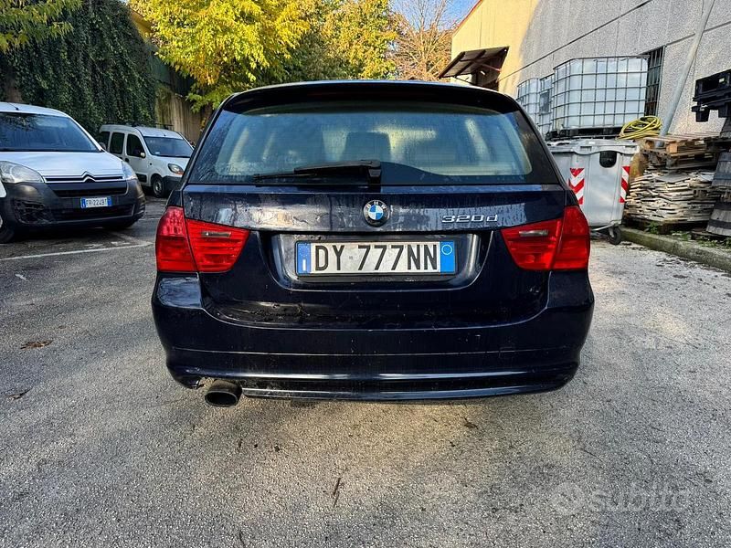 Usata BMW 320 177 CV (130 kW) 2009 Blu Station wagon