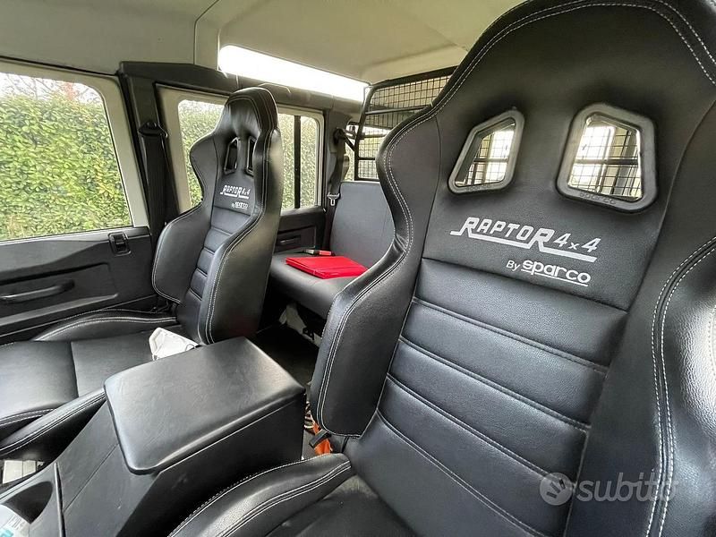 Gebraucht Land Rover Defender 68 PS (50 kW) 2006 Weiß Limousine