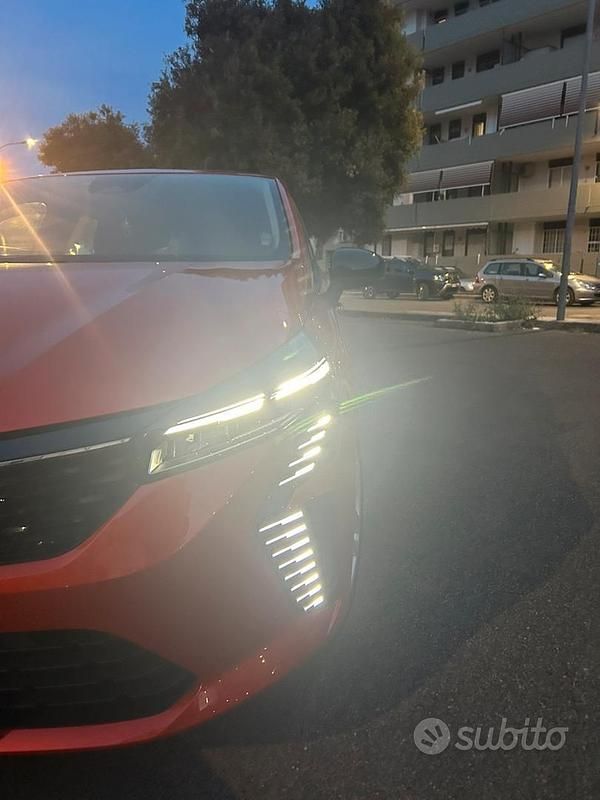 Usata Renault Clio V 100 CV (73 kW) 2024 Utilitaria