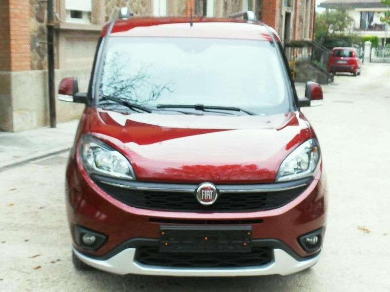 Usata Fiat Doblò Trekking 120 CV (88 kW) 2018 Rosso Monovolume
