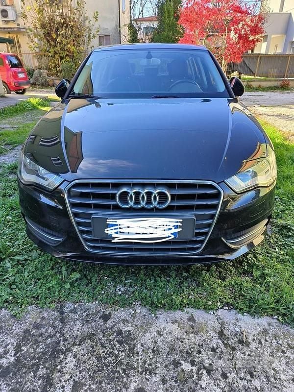 Nero Usata 2015 Audi A3 Business Tre volumi | 10.700 € (Buon prezzo) - Immagine 1/4