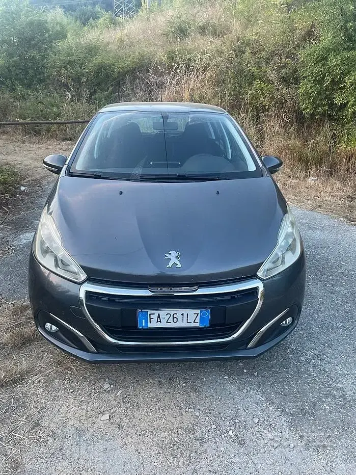 Usata Peugeot 208 68 CV (50 kW) 2015 Grigio Utilitaria